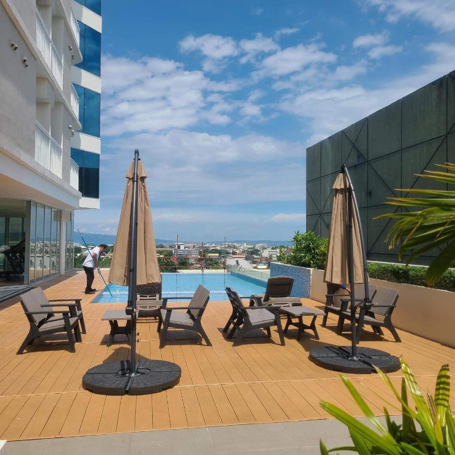 Inspiria Abreeza Davao Aparthotel Bagian luar foto